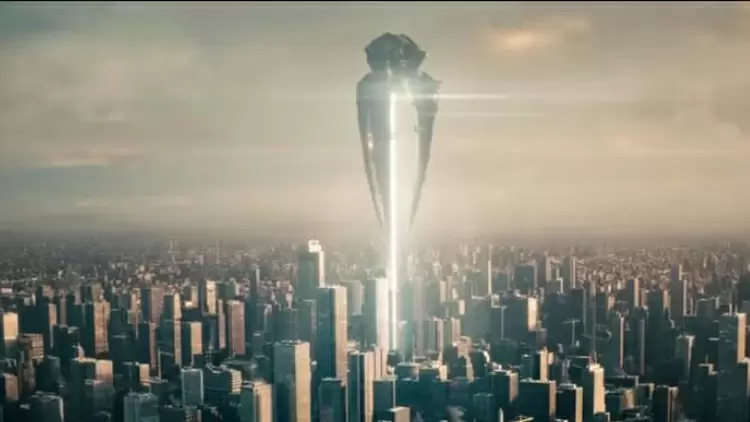 Nolan was producer and also received story credit on which 2013 DC Comics superhero movie?