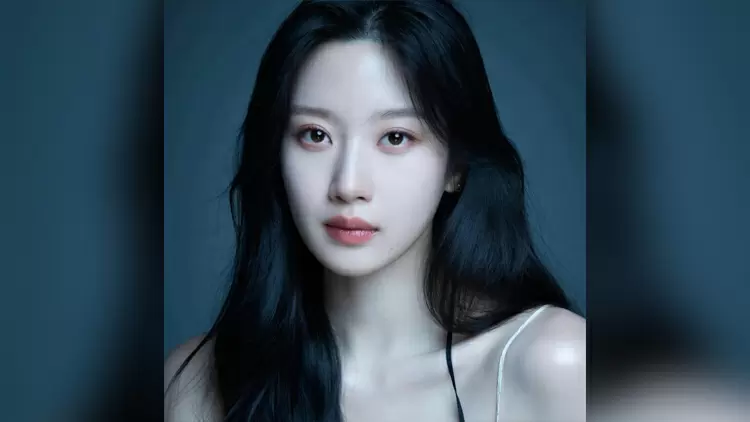 Which Asian country do you think the people in the following picture is from?