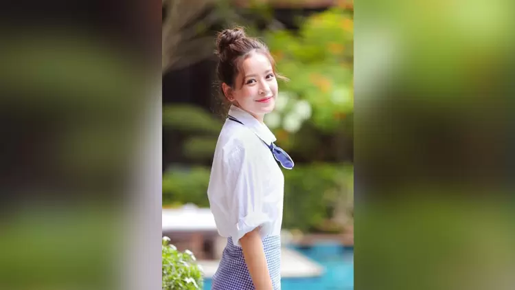 Which Asian country do you think the people in the following picture is from?