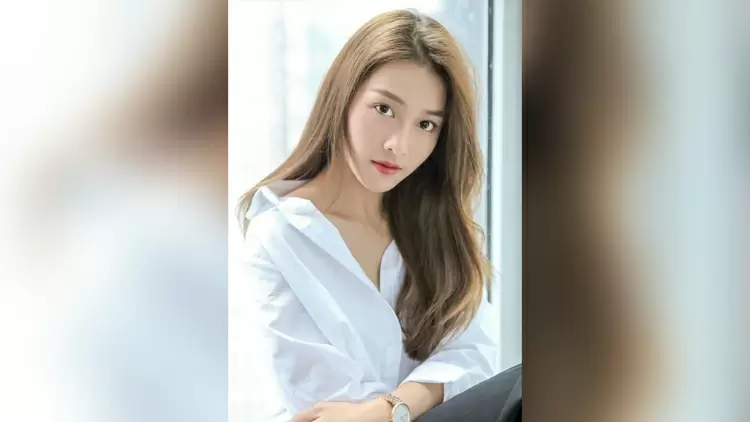 Which Asian country do you think the people in the following picture is from?