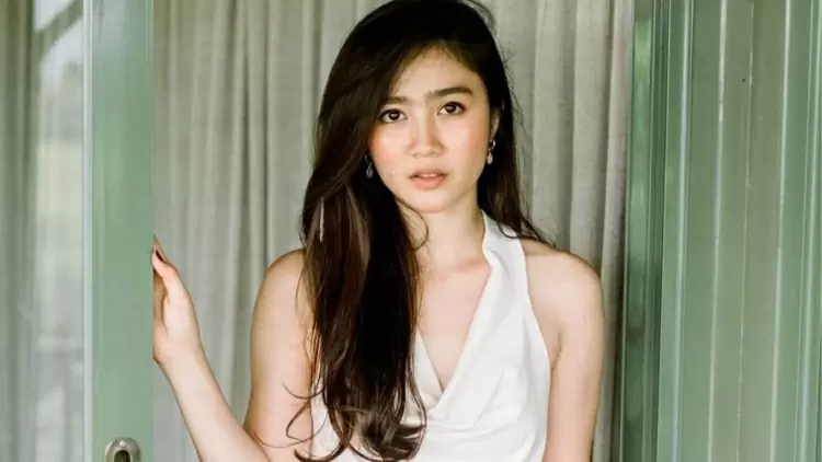 Which Asian country do you think the people in the following picture is from?