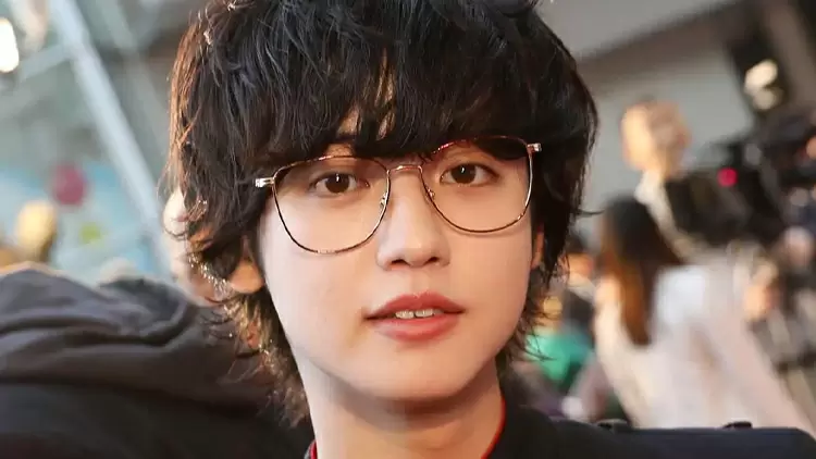 Which Asian country do you think the people in the following picture is from?