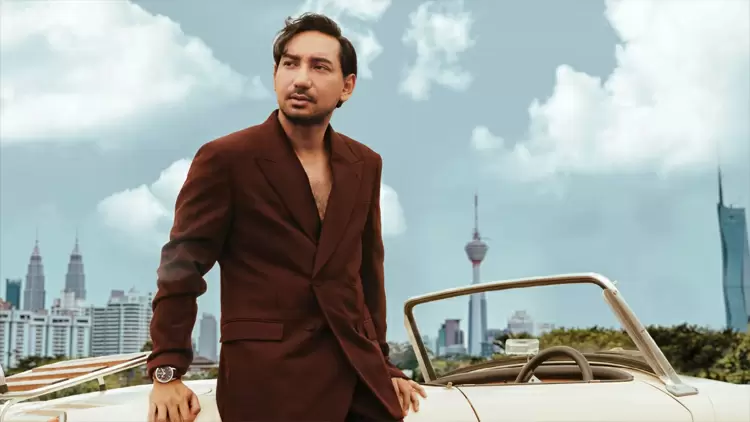 Which Asian country do you think the people in the following picture is from?