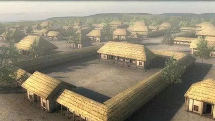 The first hereditary dynasty recorded in Chinese historical books is?