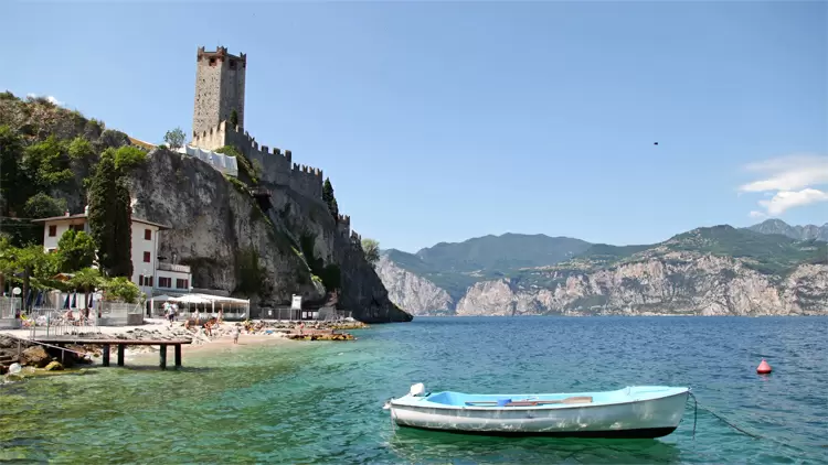 Where would you rather go on holiday?