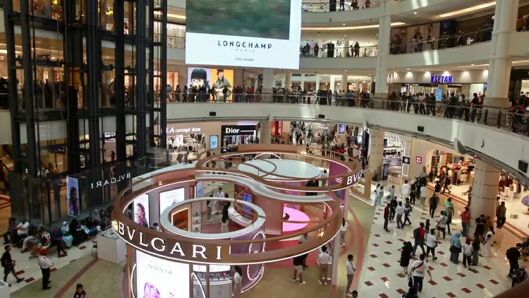 When you visit the mall, everything seems interesting, but you feel like there's no need to buy anything and you're unsure about what you really want to purchase.