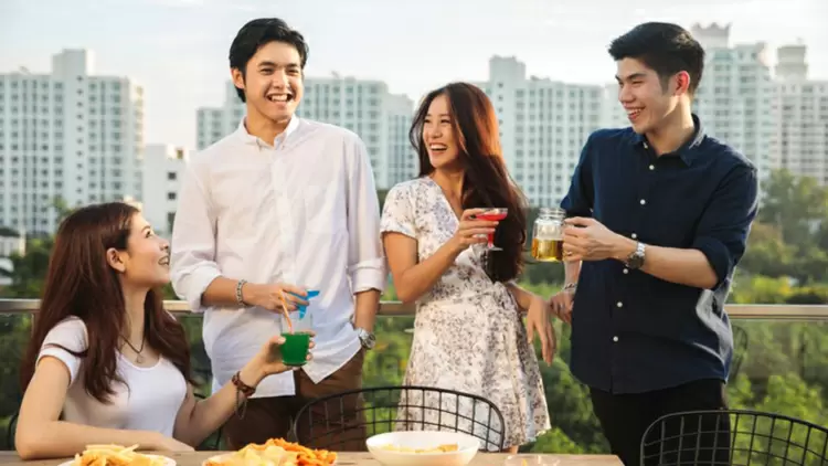 When chatting with a new friend, do you feel awkward and find it hard to continue the conversation?