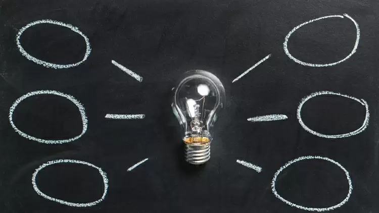 When making decisions, I use data from past experiences to optimize costs and efficiency at each stage.