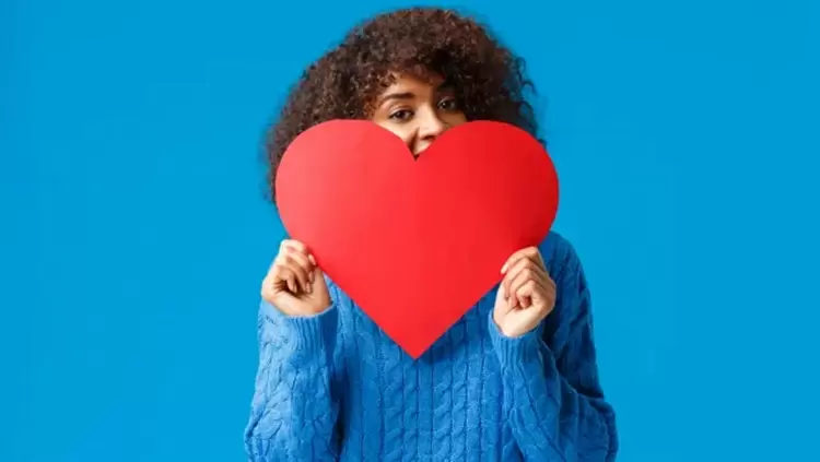 Enjoying the Right Distance as Friends