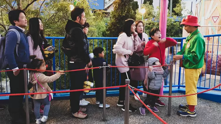 When waiting in line to enter the amusement park, the person in front of you can't find their ticket but still blocks the entrance.