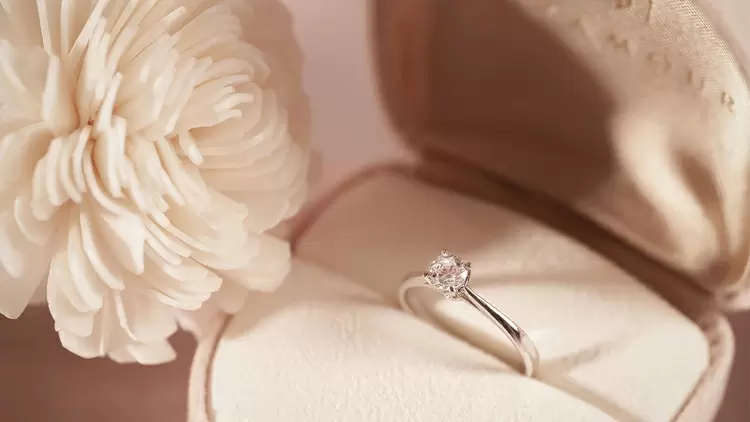 You shouldn't buy a diamond ring on Black Friday.