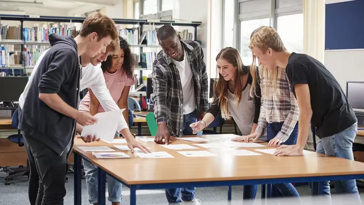 If you are in a group chat for project and you are unfamiliar with these people, Will you be like?